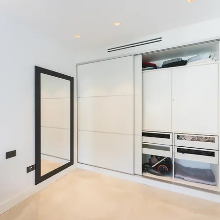 דירה Designer Loft With Pool, With Gigantic Terrace And Private Parking & In The Centre