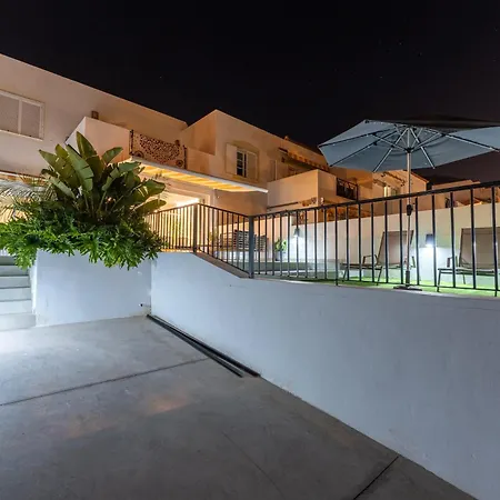 דירה Designer Loft With Pool, With Gigantic Terrace And Private Parking & In The Centre