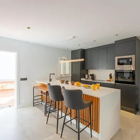 דירה Designer Loft With Pool, With Gigantic Terrace And Private Parking & In The Centre *