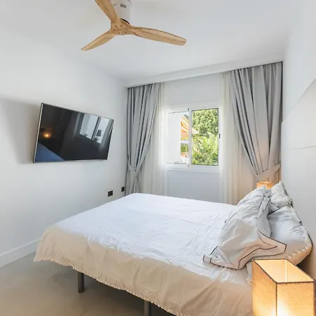 Designer Loft With Pool, With Gigantic Terrace And Private Parking & In The Centre אדחה