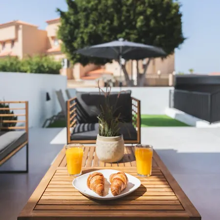 Designer Loft With Pool, With Gigantic Terrace And Private Parking & In The Centre Apartment