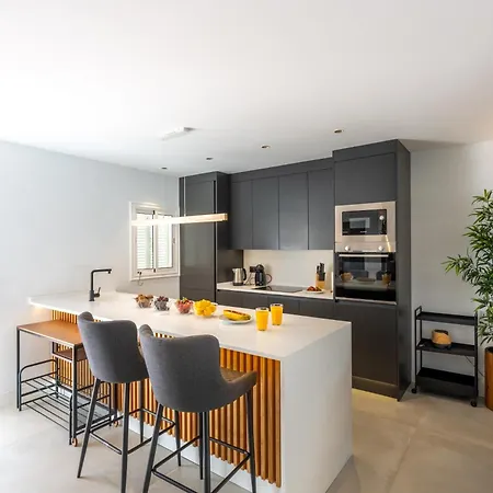 Designer Loft With Pool, With Gigantic Terrace And Private Parking & In The Centre *