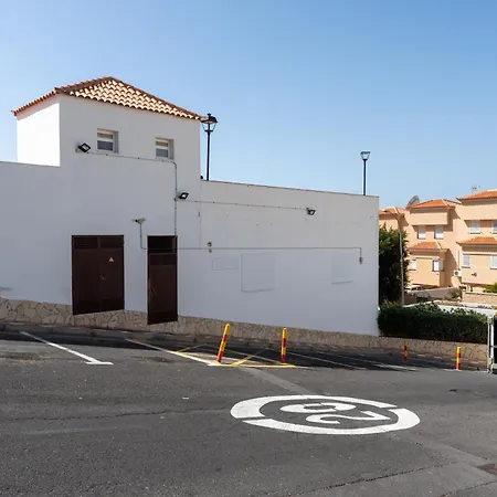 Designer Loft With Pool, With Gigantic Terrace And Private Parking & In The Centre *