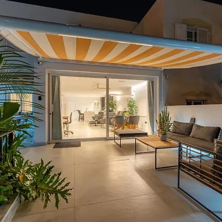 Designer Loft With Pool, With Gigantic Terrace And Private Parking & In The Centre Apartment *