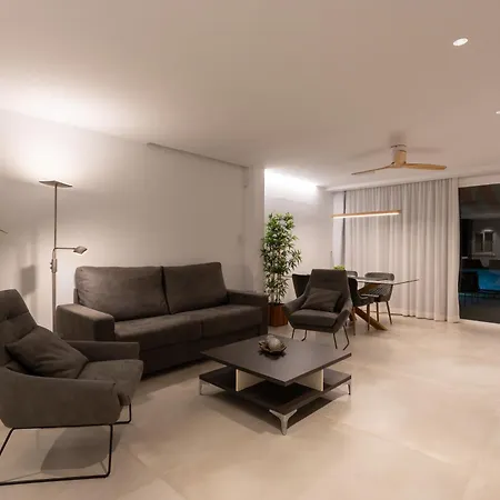 Designer Loft With Pool, With Gigantic Terrace And Private Parking & In The Centre Apartamento