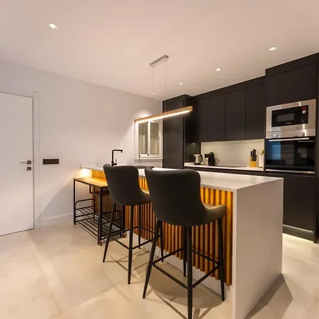 Designer Loft With Pool, With Gigantic Terrace And Private Parking & In The Centre Apartment