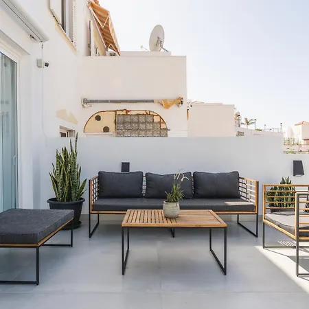 Designer Loft With Pool, With Gigantic Terrace And Private Parking & In The Centre أذيخي