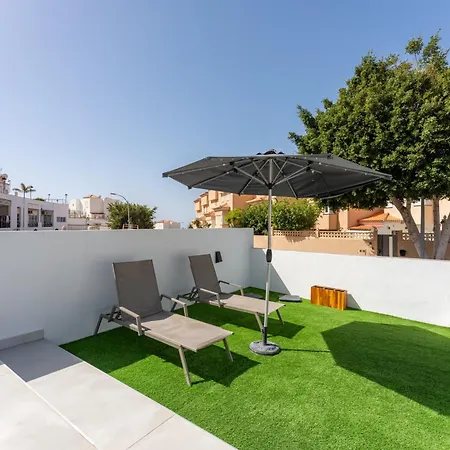 Designer Loft With Pool, With Gigantic Terrace And Private Parking & In The Centre أذيخي