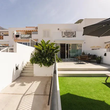 Apartment Designer Loft With Pool, With Gigantic Terrace And Private Parking & In The Centre