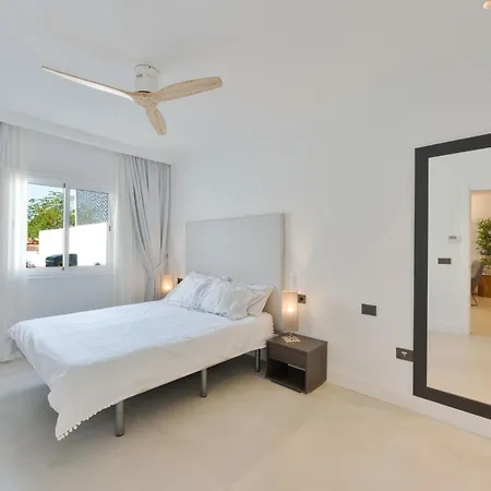 Apartment Designer Loft With Pool, With Gigantic Terrace And Private Parking & In The Centre *