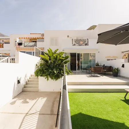 شقة Designer Loft With Pool, With Gigantic Terrace And Private Parking & In The Centre أذيخي